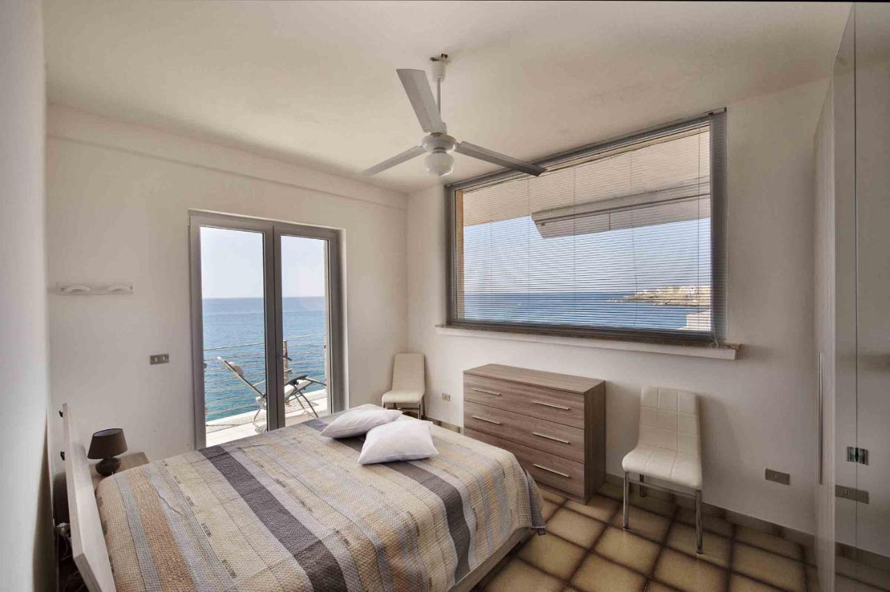 Apartment Overlooking The Sea With A View Of Old Gallipoli And The Whole Bay Exterior foto