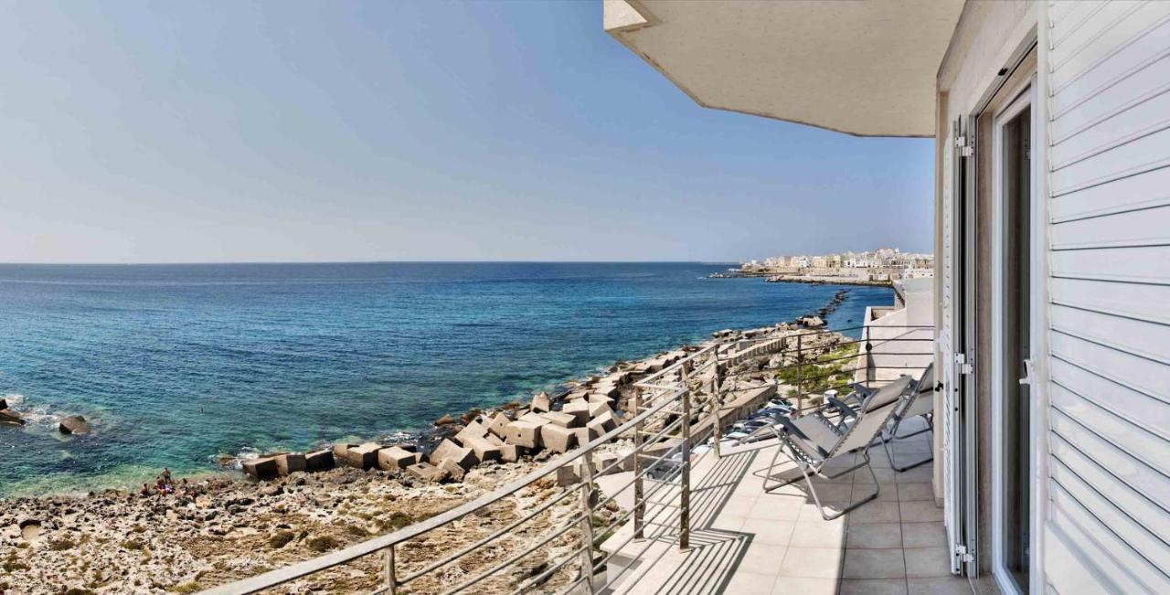 Apartment Overlooking The Sea With A View Of Old Gallipoli And The Whole Bay Exterior foto